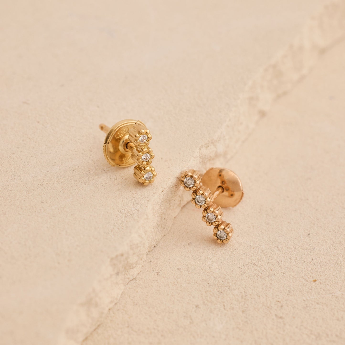 Puce d'oreille barrette Mini Marguerite - Or 18 carats et 4 diamants