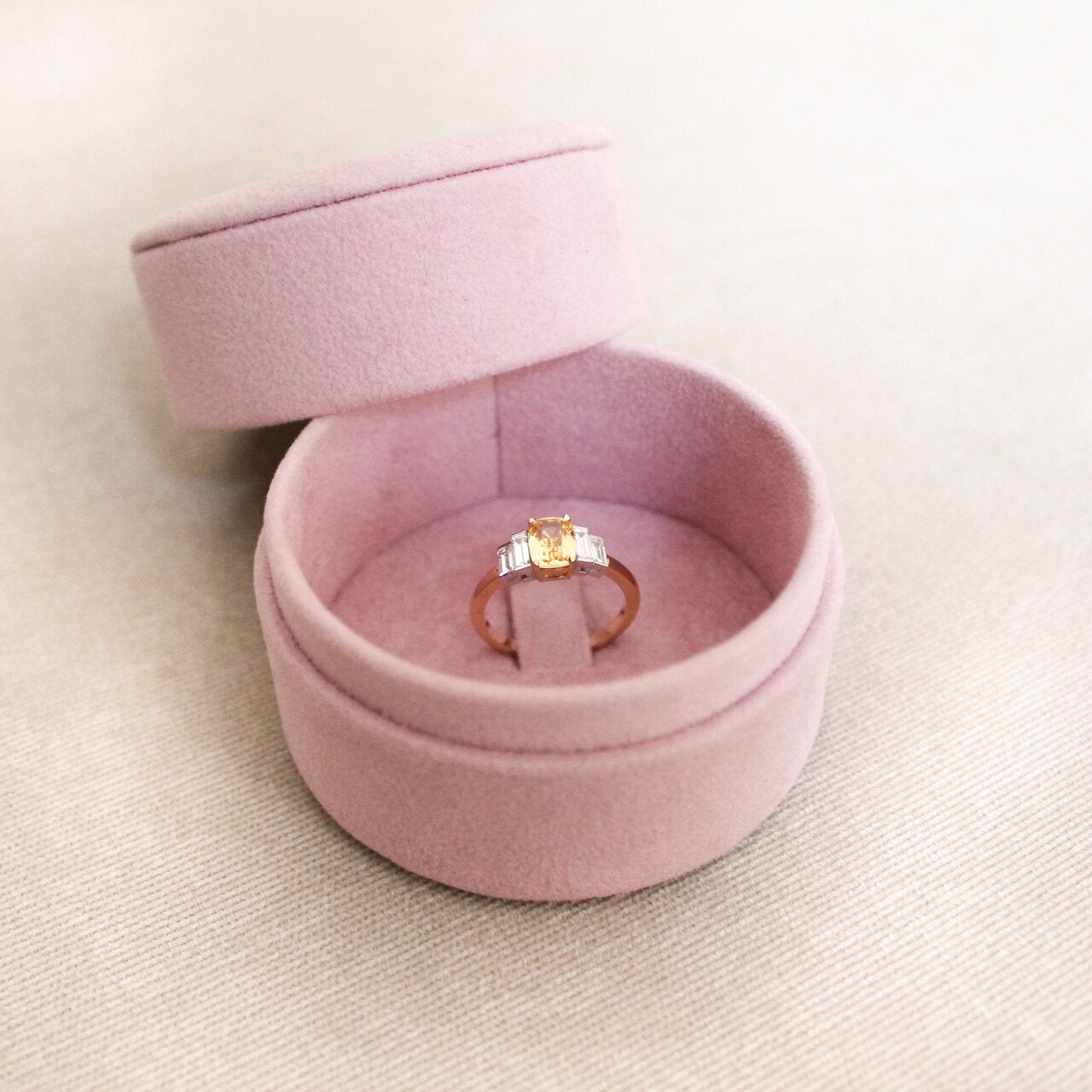 Bague Sirius - Or 18 carats, diamants et saphir jaune